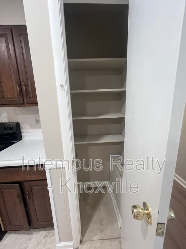Knoxville House: 10917 Sonja Dr
