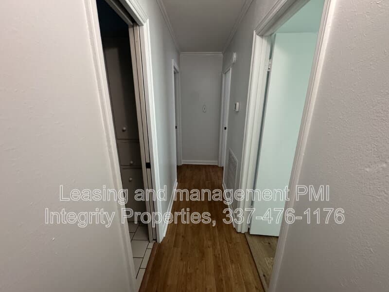 Lafayette House: 204 Debby Drive