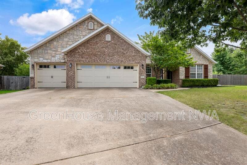 Bentonville House: 4003 SW Hawthorne Place