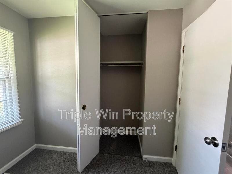 HAZELWOOD House: 7250 HOWDERSHELL RD