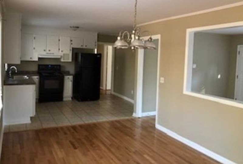 Columbia House: 304 Hickory Ridge Drive