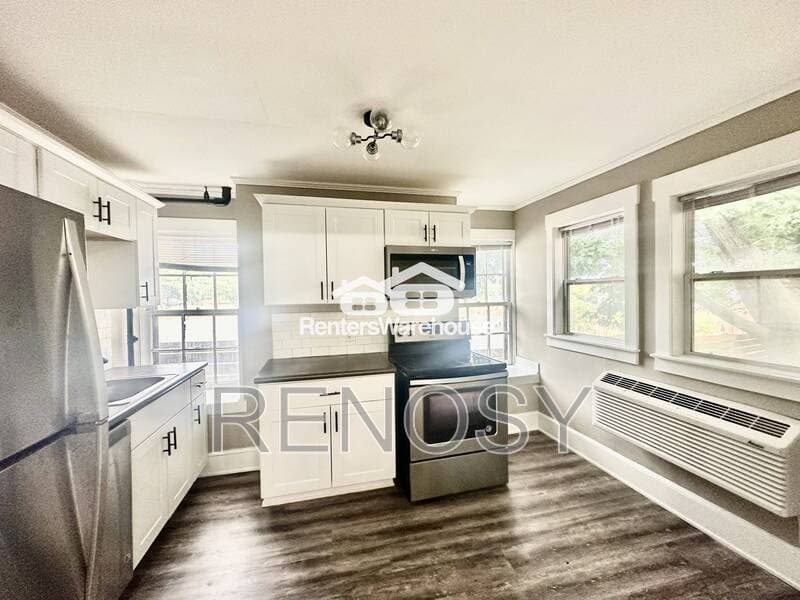 Des Moines House: 2500 Grand Ave