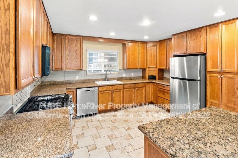 Spring Valley House: 640 Felicita Ave