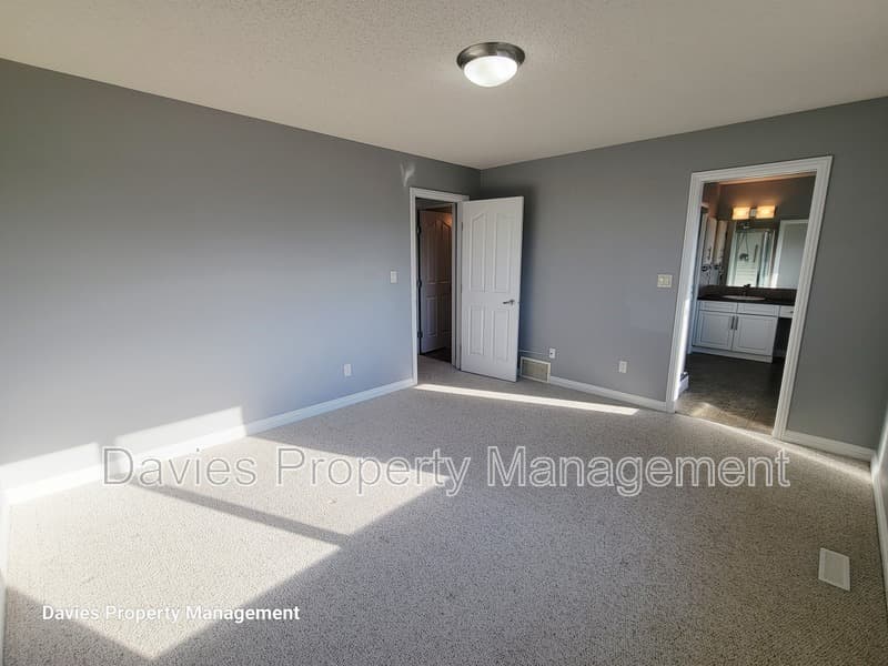Edmonton House: 1020 118A Street SW
