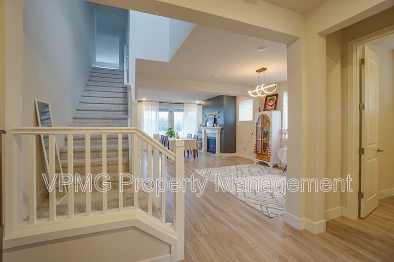 Washougal House: 359 W Koa St