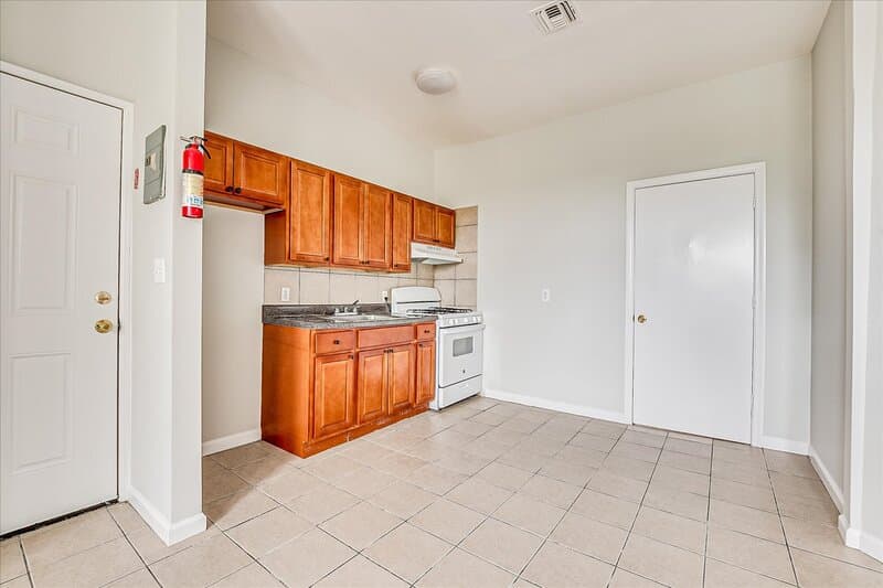 Perth Amboy Condo: 424 Division Street - 3