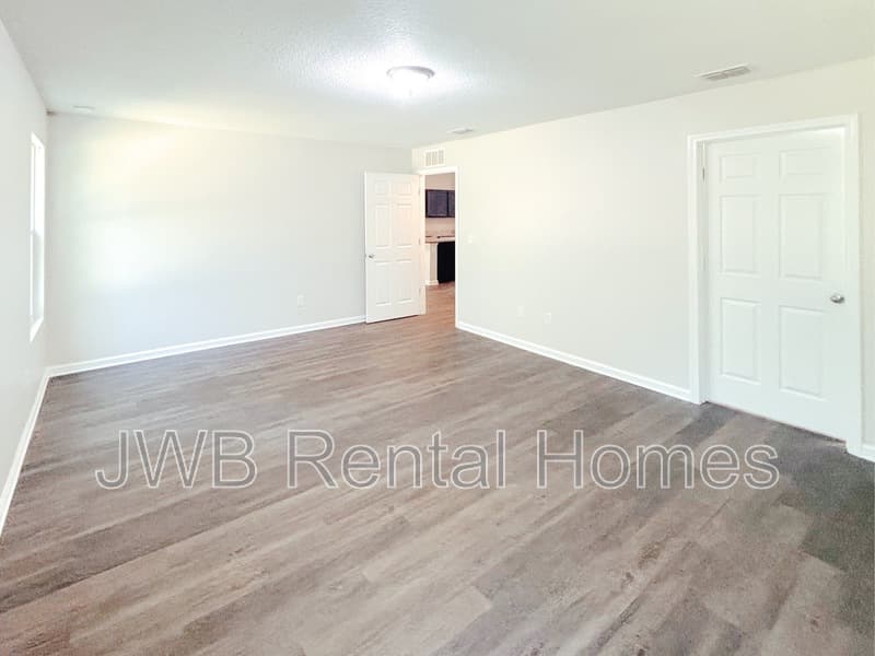 Jacksonville House: 4016 Spring Glen Rd