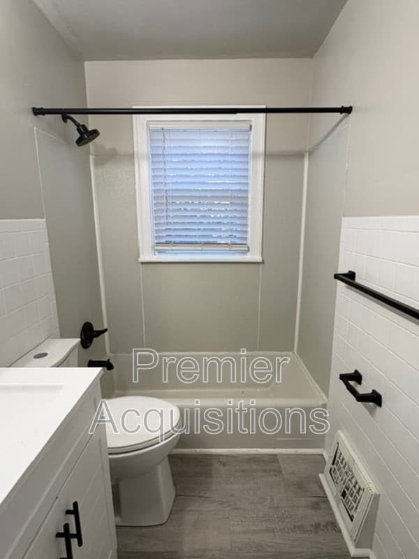 Alton House: 3226 Hawthorne Blvd