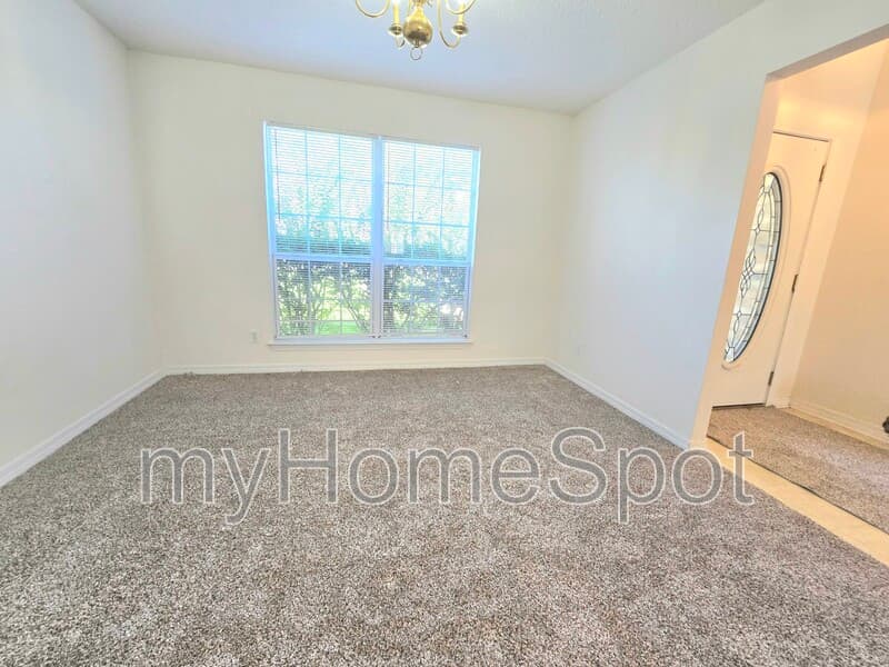 Pensacola House: 2497 Redoubt Ave