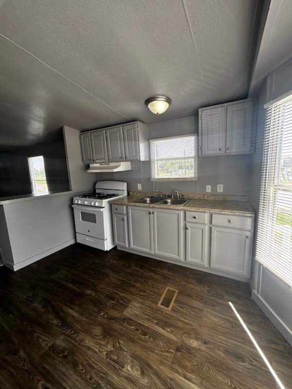 Alvin House: 775 steele rd