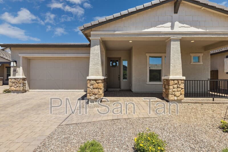 Queen Creek House: 20598 East Avenida Del Valle Court