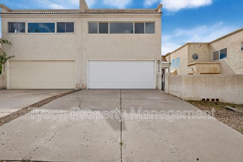 Albuquerque House: 10008 Del Chaparral Ct NE