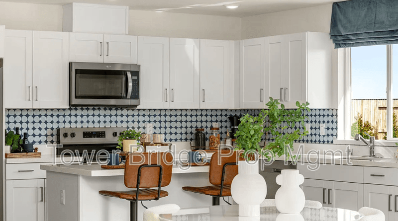 Roseville House: 2033 Blue Star Drive