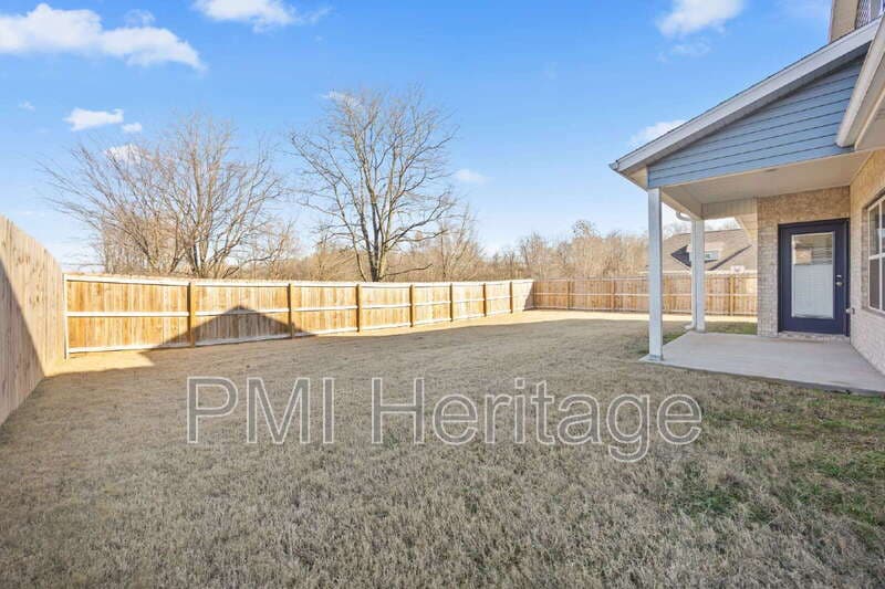 Bentonville House: 5802 Southwest Teppee Avenue