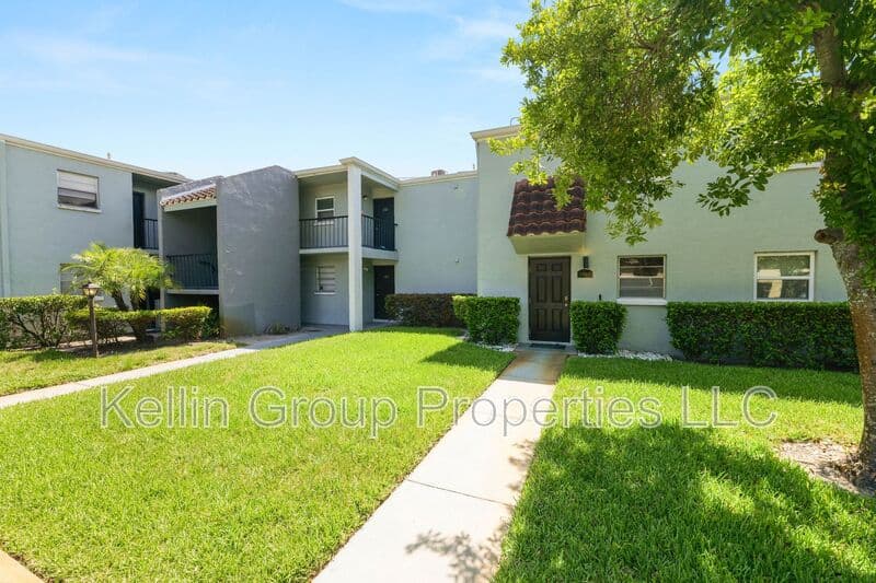 Tampa Townhome: 2862 Somerset Park Dr