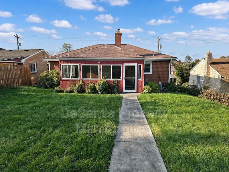 Overbrook House: 2229 Parklyn Street