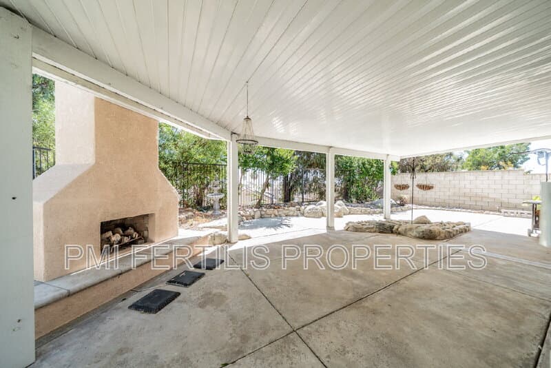 Fontana House: 5055 Saint Albert Dr