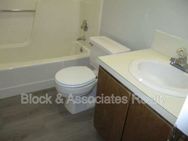 Kernersville House: 302-C Windsor Manor Way