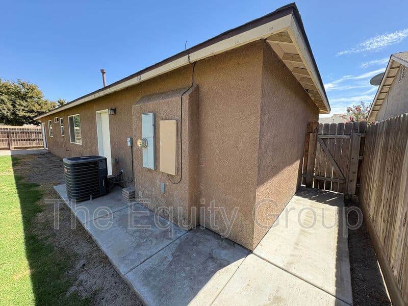 Tulare House: 2314 Cape Canyon Avenue