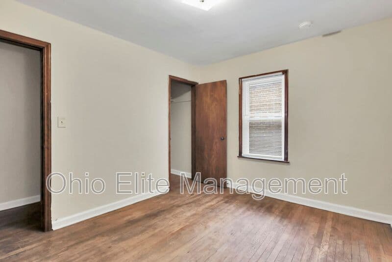 Columbus House: 53 S Burgess Ave