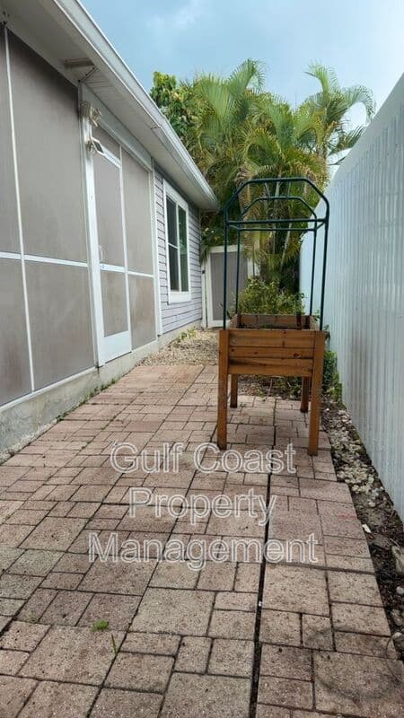 Bonita Springs House: 11652 PAWLEY AVE