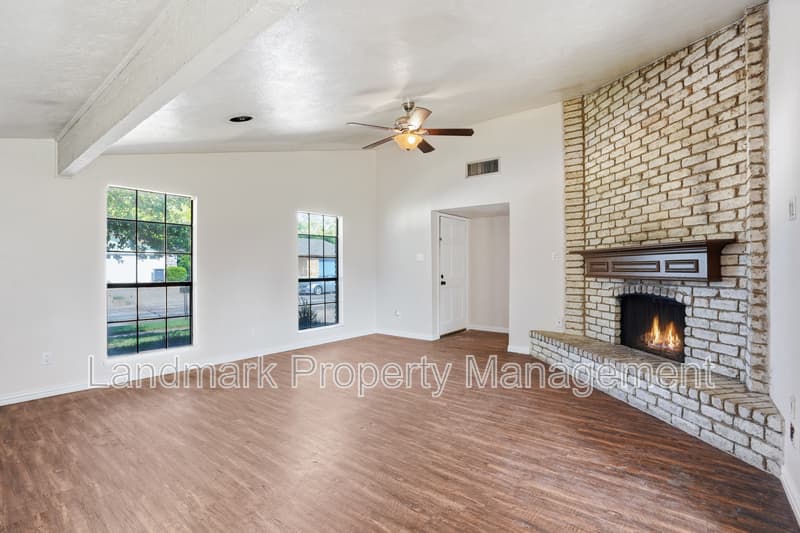 Arlington House: 2711 Treeview Drive