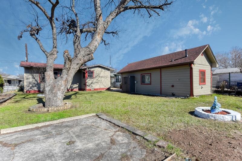 San Antonio House: 1322 W Malone Ave