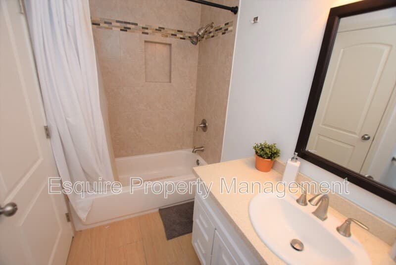 VENTURA House: 1127 IBEX SQUARE