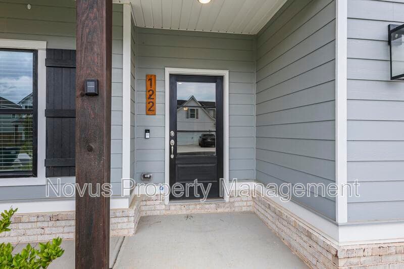 Carrollton House: 122 Cedar Park Way