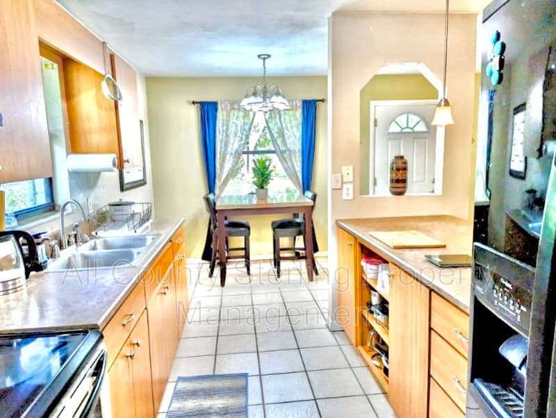Archer House: 14556 SW State Road 45