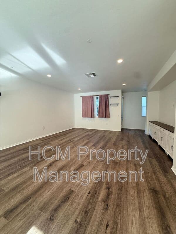 Santa Ana House: 120 S Pacific Ave