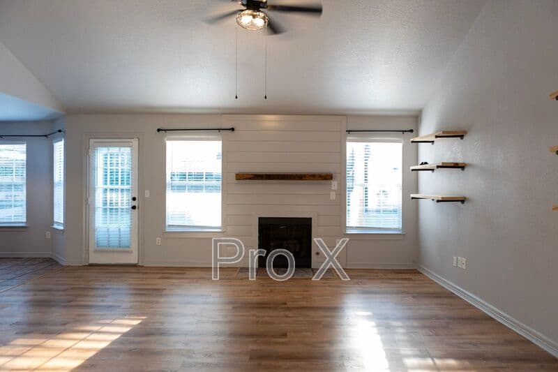 Fayetteville House: 833 S Eastview Drive