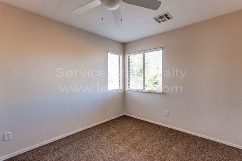 Avondale House: 1710 N 105th Dr
