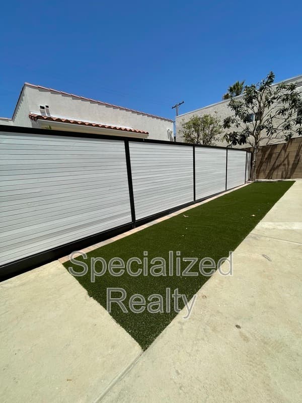 Glendale Condo: 1135 Scofield Drive