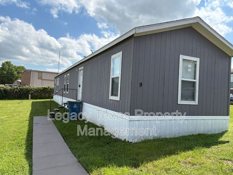 Cleburne Condo: 800 N Old Betsy