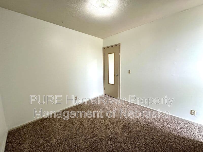 Omaha Townhome: 1631 N 109th Plz