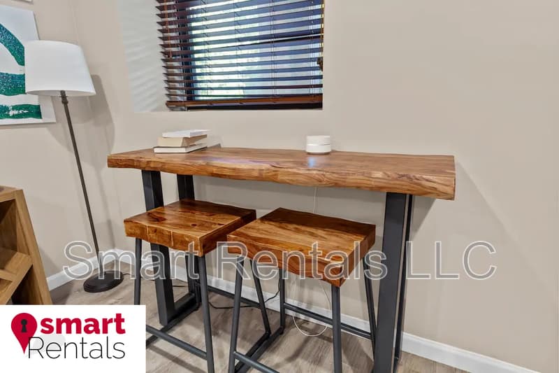 St. Louis Condo: 3640 Shaw Blvd - BW
