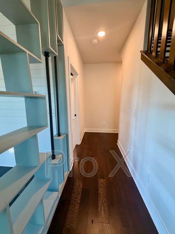 Centerton House: 1141 Red Maple St