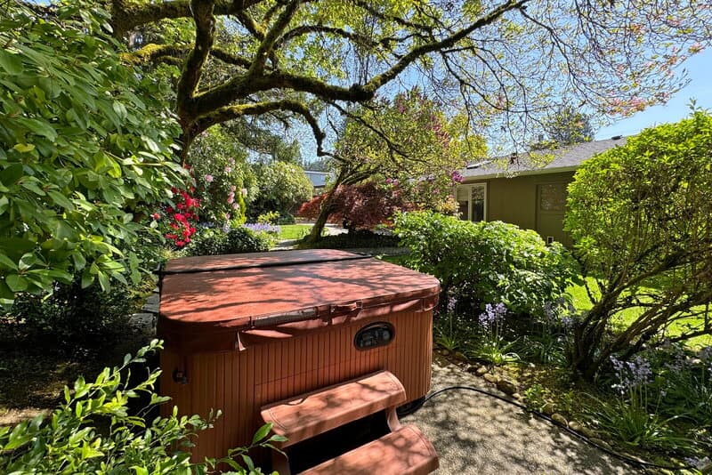 Kirkland House: 10632 NE 47th Pl