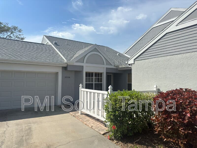 Bradenton House: 3506 52nd Ave W