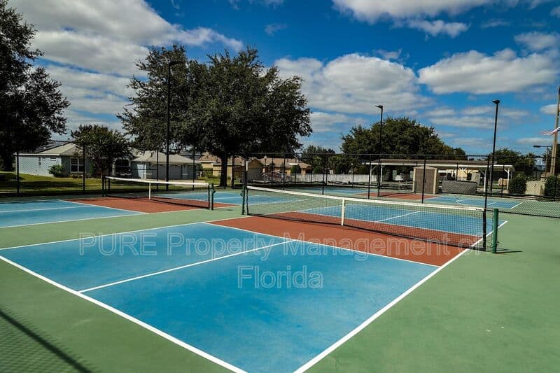 Ocala House: 15939 SW 14th Avenue Rd