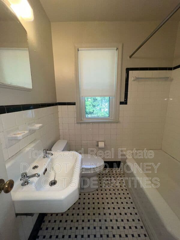 Fayetteville House: 507 Martine Rd.