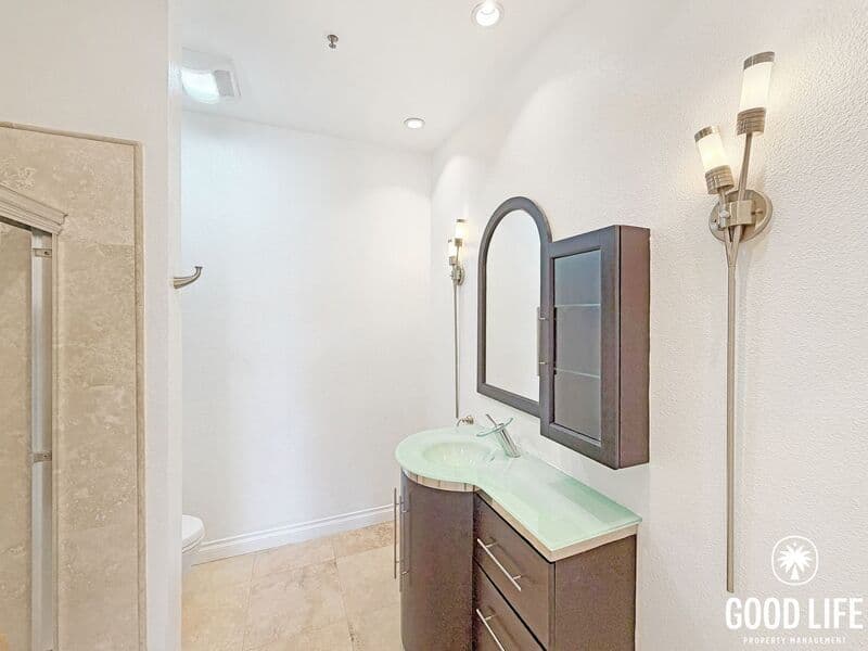 San Diego Condo: 5845 Friars Rd