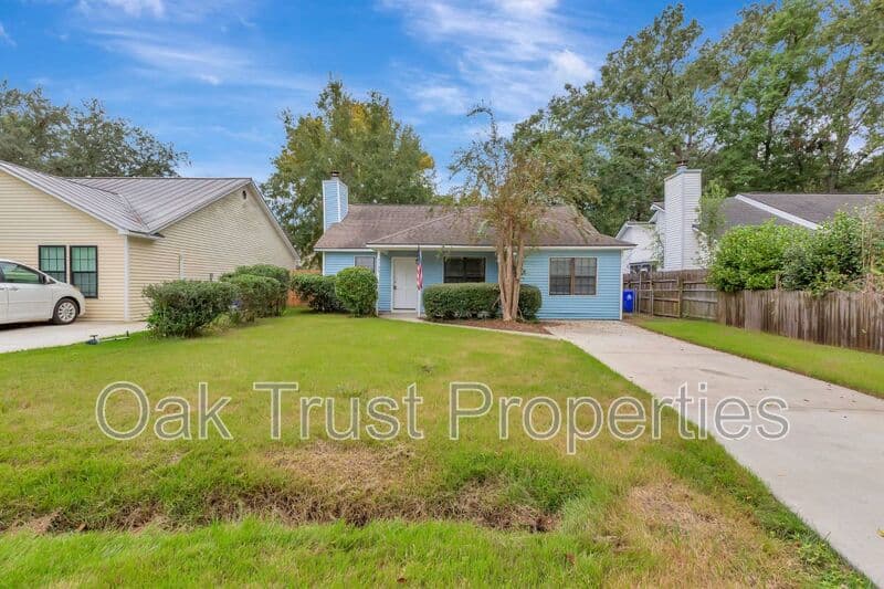 Charleston House: 1755 River Front Drive