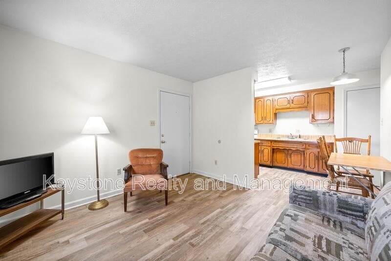 Hopkinsville Apartment: 102 Laurel Cove Drive