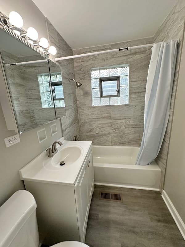Wheaton Townhome: 1719 E Roosevelt Rd