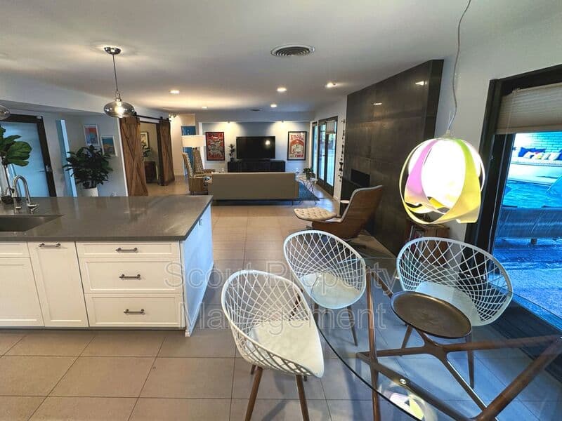 La Quinta House: 46560 Cameo Palms Drive