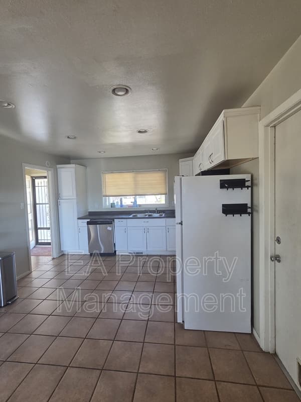 Albuquerque House: 5808 Pojoaque Rd NE
