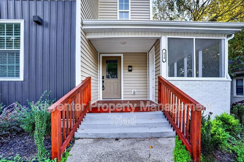 Greensboro House: 814 Douglas St