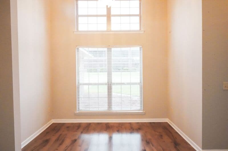 Midway House: 438 Edgewater Dr
